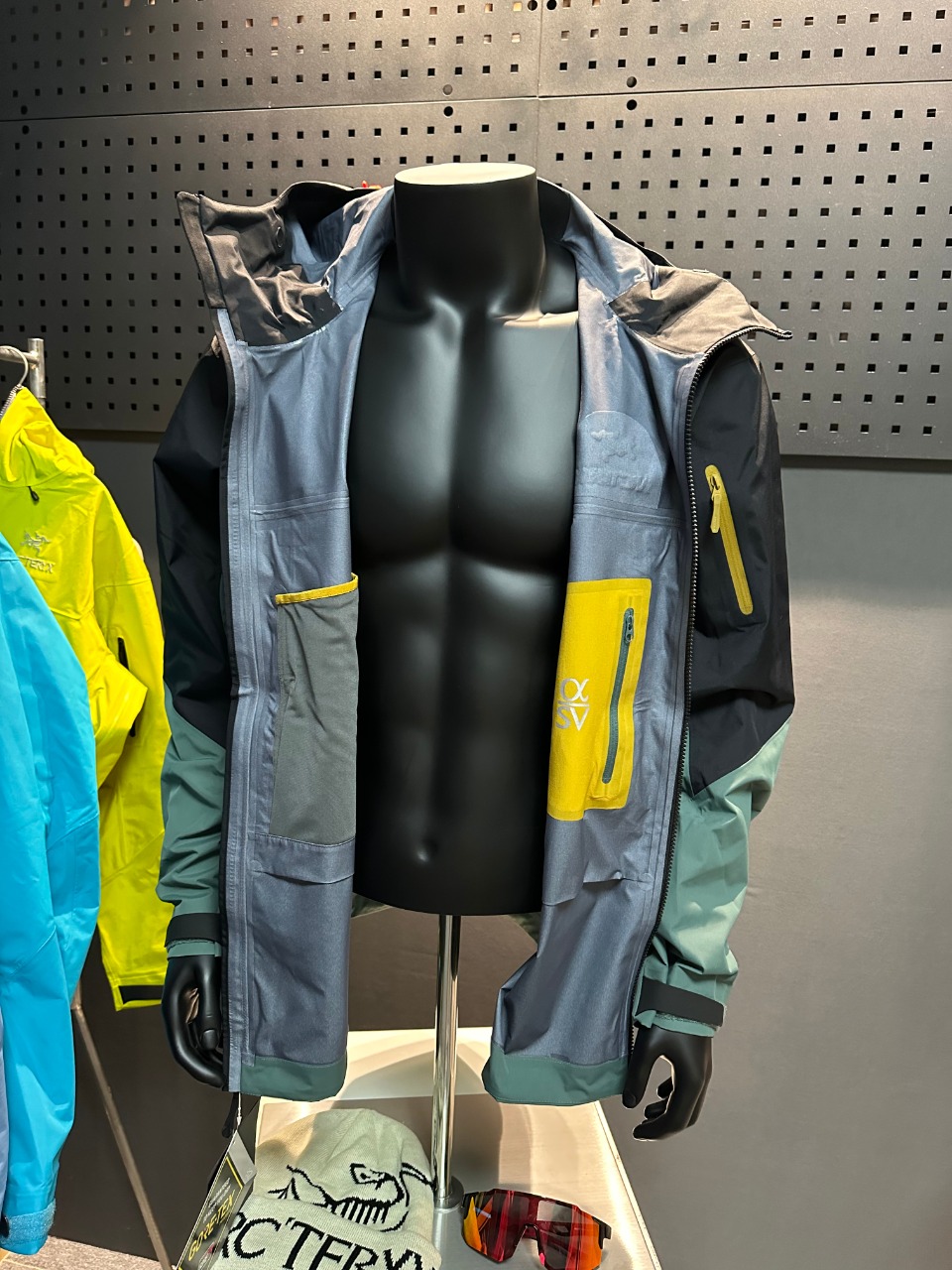 SV7-Black Gold - Image 10