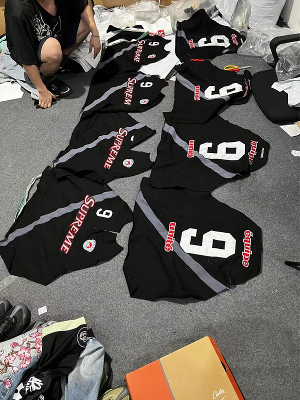 Supreme EQUIPE HALF ZIP sweatshirt | Yupoo - Image 3