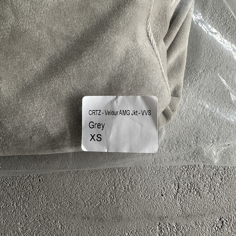 390¥ velour amg set -grey | Yupoo - Image 8