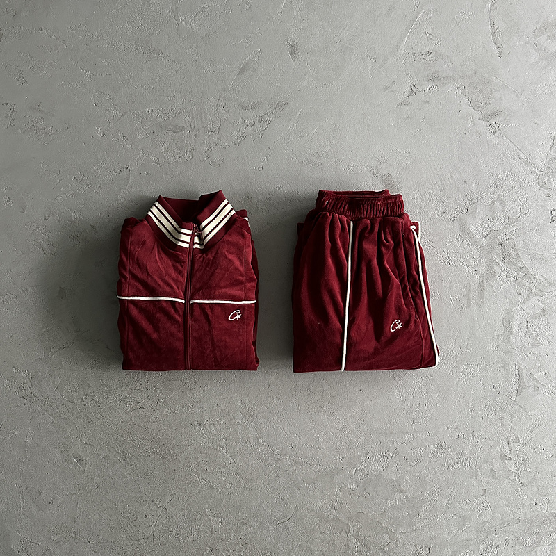390¥ velour amg set -red | Yupoo - Image 4