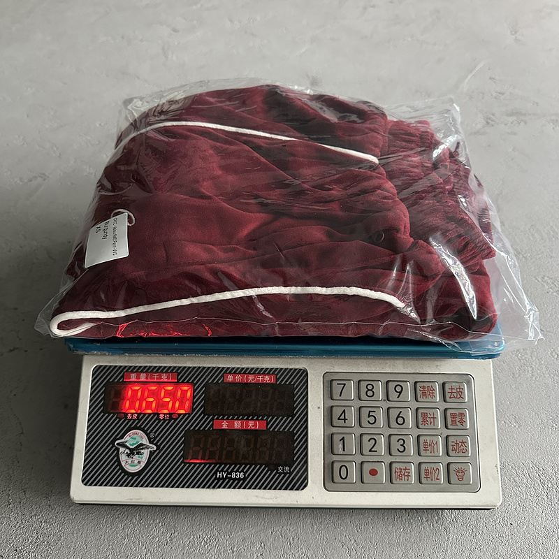 390¥ velour amg set -red | Yupoo - Image 5