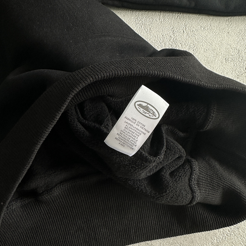 205¥ Black/pink Alcatraz logo hoodie | Yupoo - Image 15