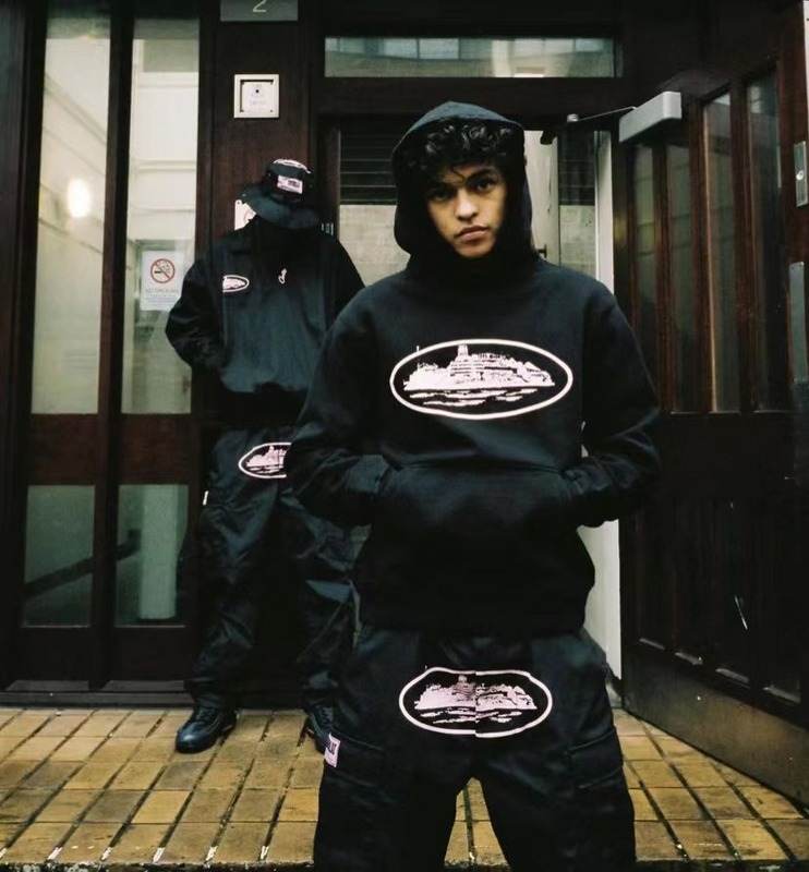 205¥ Black/pink Alcatraz logo hoodie | Yupoo - Image 17