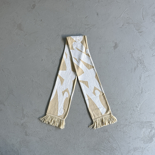 75¥ beige and white scarf 