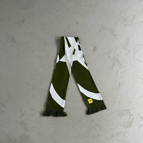 75¥  green and white scarf 