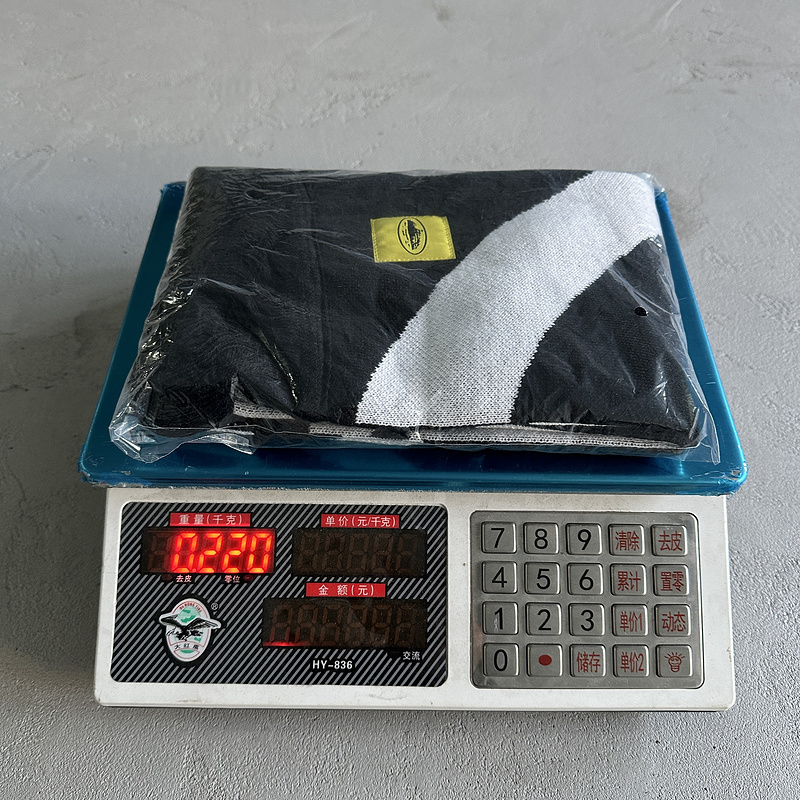 75¥ Black and White Scarf-wraps | Yupoo - Image 2
