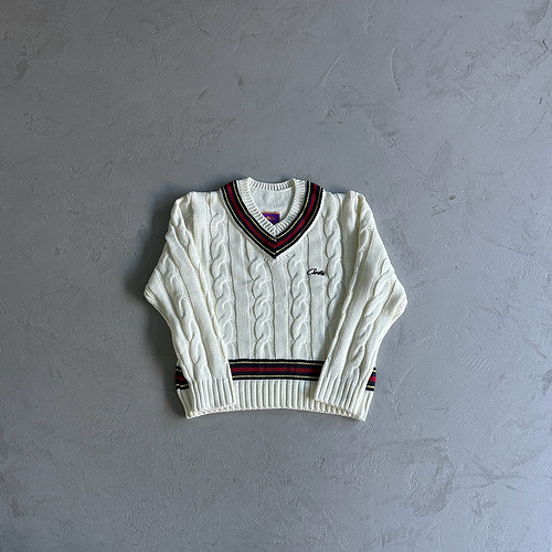 220¥ v-neck sweater 