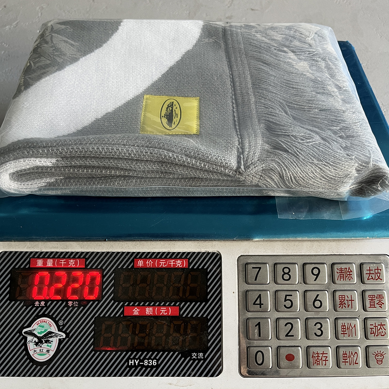 75¥ Grey and White Scarf-wraps | Yupoo - Image 2