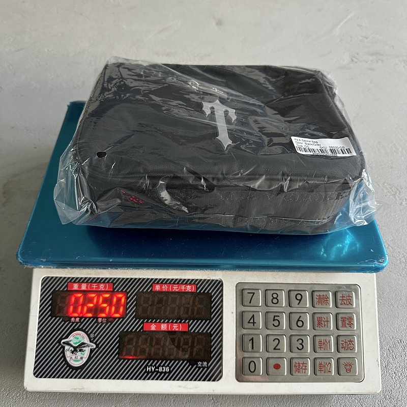 83¥ it's a secret bag-black/grey | Yupoo - Image 2