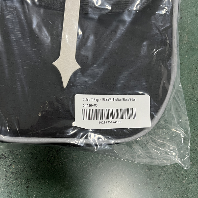 90¥ COBRA T BAG - BLACK / REFLECTIVE | Yupoo - Image 4