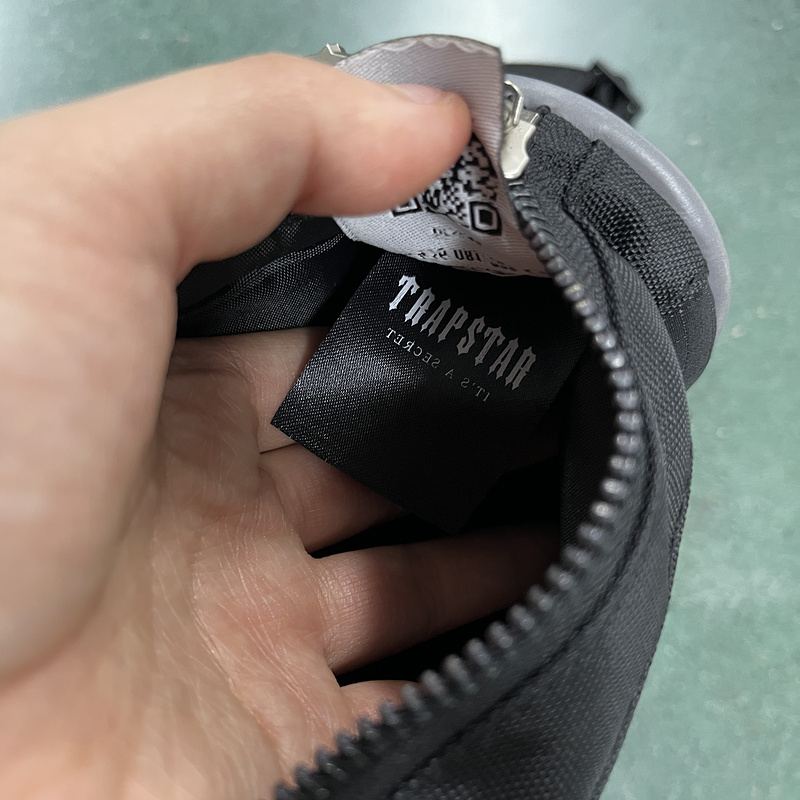 90¥ COBRA T BAG - BLACK / REFLECTIVE | Yupoo - Image 21