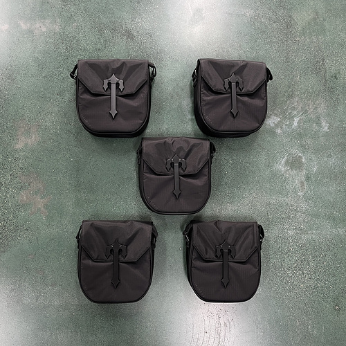 90¥ COBRA T BAG - BLACK/BLACK 
