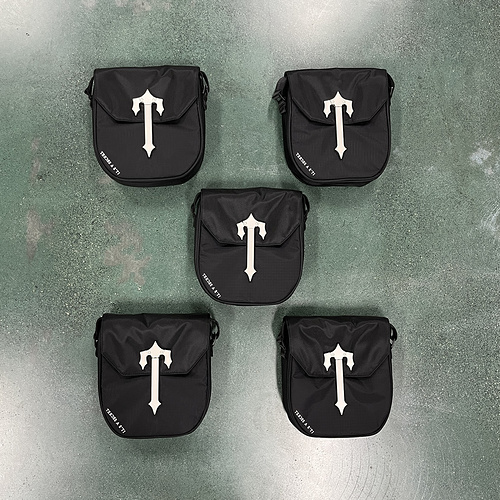 90¥ COBRA T BAG - BLACK/SILVER 