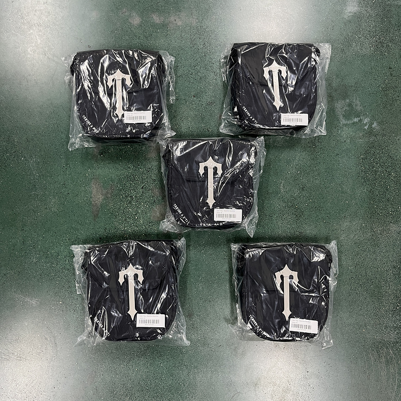 90¥ COBRA T BAG - BLACK/SILVER | Yupoo - Image 4