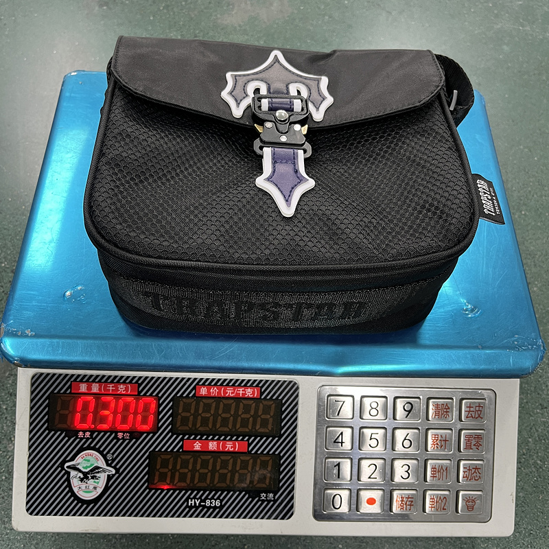76¥ MESSENGER BAG 1.0 - BLACK / BLUE GRADIENT | Yupoo - Image 2