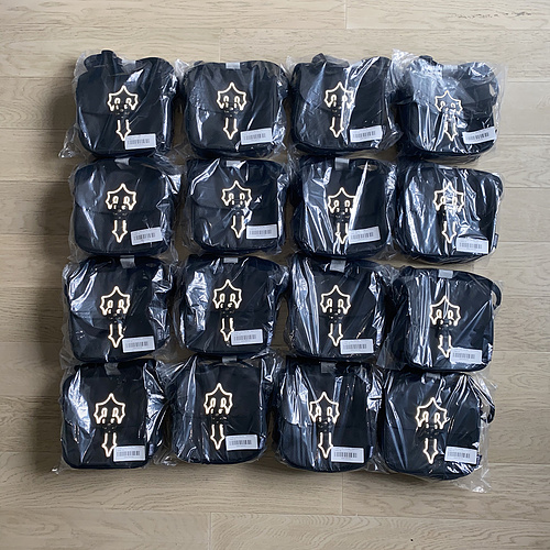 76¥ IRONGATE T CROSS-BODY BAG - BLACK/REFLECTIVE 
