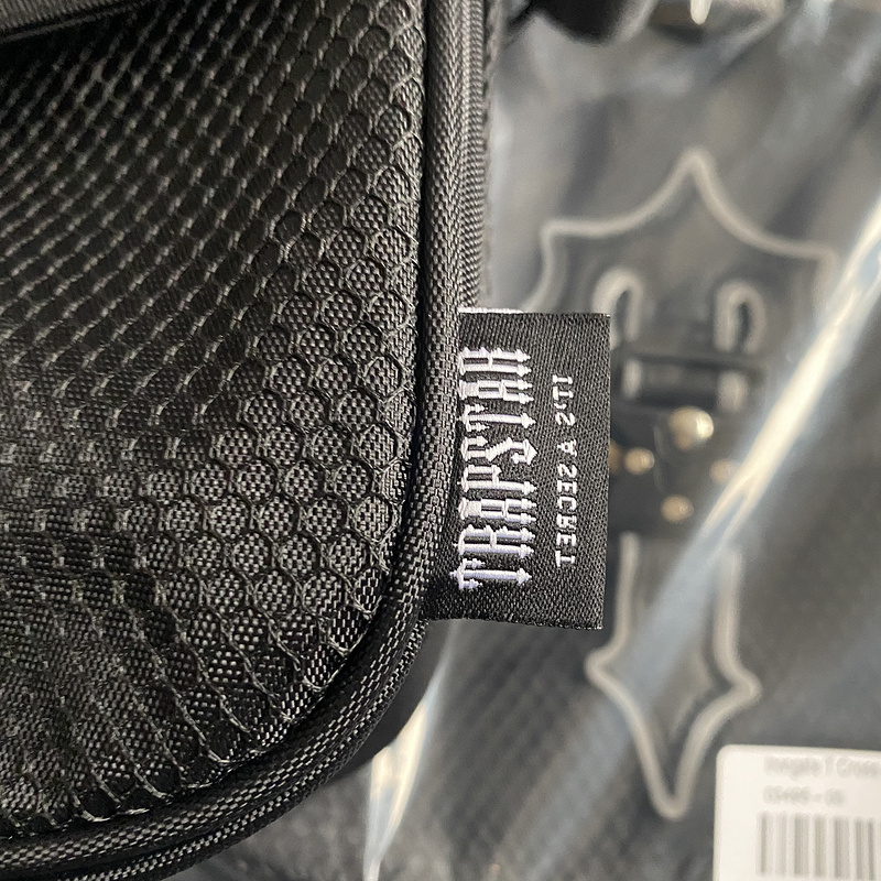 76¥ IRONGATE T CROSS-BODY BAG - BLACK/REFLECTIVE | Yupoo - Image 8