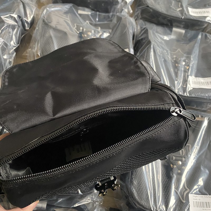 76¥ IRONGATE T CROSS-BODY BAG - BLACK/REFLECTIVE | Yupoo - Image 9