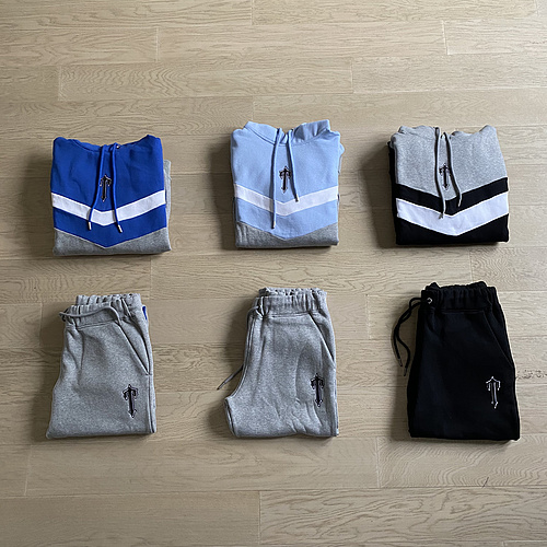 266¥ V-Stripe Hooded Tracksuit 