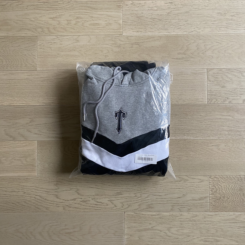 266¥ V-Stripe Hooded Tracksuit | Yupoo - Image 6
