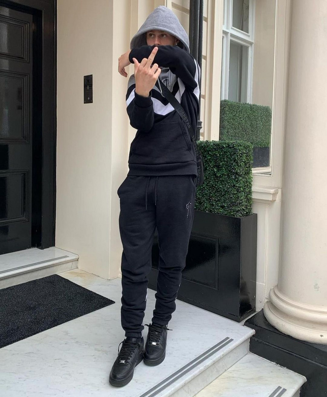 266¥ V-Stripe Hooded Tracksuit | Yupoo - Image 58