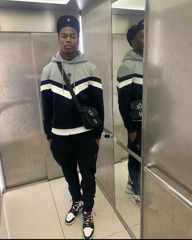 266¥ V-Stripe Hooded Tracksuit | Yupoo - Image 60