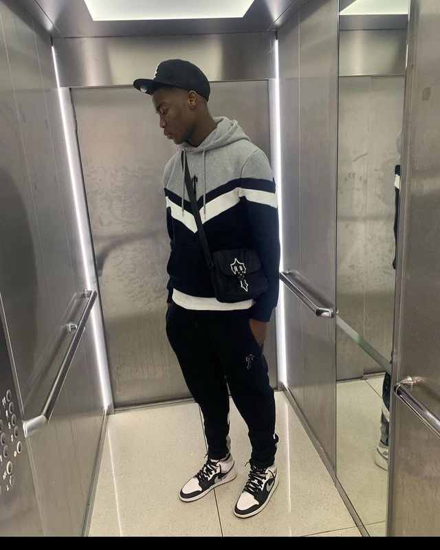 266¥ V-Stripe Hooded Tracksuit | Yupoo - Image 61