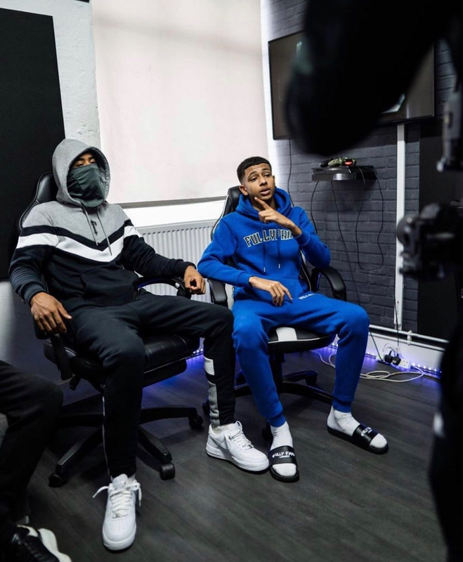 266¥ V-Stripe Hooded Tracksuit | Yupoo - Image 63