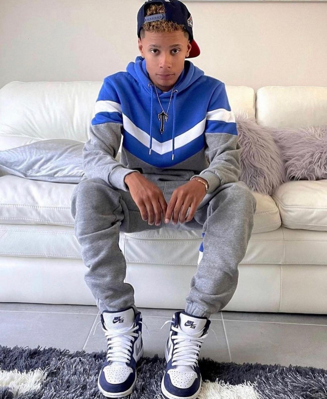 266¥ V-Stripe Hooded Tracksuit | Yupoo - Image 64