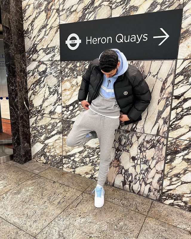 266¥ V-Stripe Hooded Tracksuit | Yupoo - Image 71