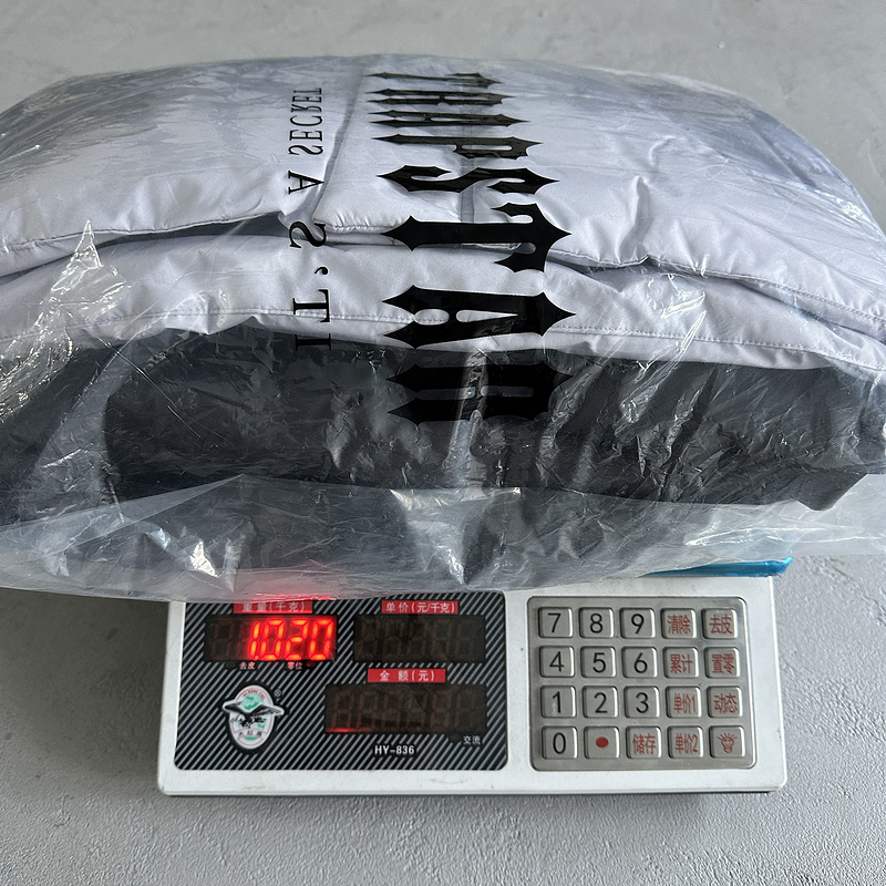 293¥ decoded arch puffer-black gradient | Yupoo - Image 3