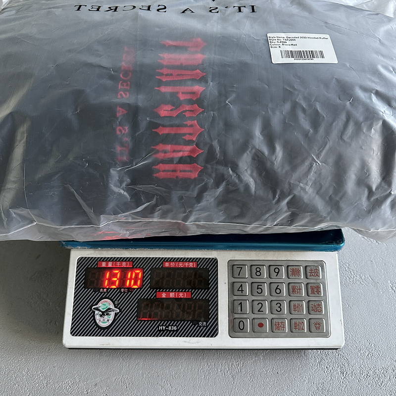 293¥ decoded 2022 hooded puffer-black/red | Yupoo - Image 3