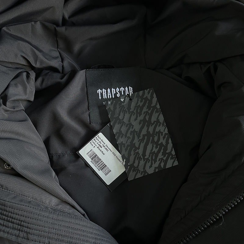 293¥ decoded 2022 hooded puffer-black/red | Yupoo - Image 11
