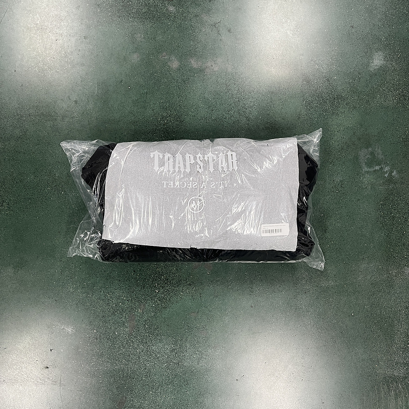 293¥ TRIPLE BLACK HYPERDRIVE DETACHABLE HOOD PUFFER JACKET | Yupoo - Image 4