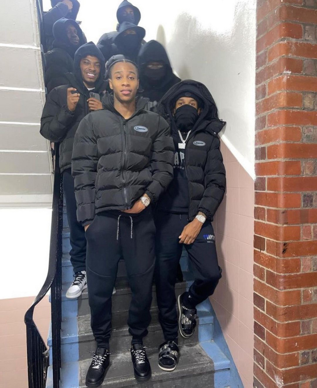 293¥ TRIPLE BLACK HYPERDRIVE DETACHABLE HOOD PUFFER JACKET | Yupoo - Image 28