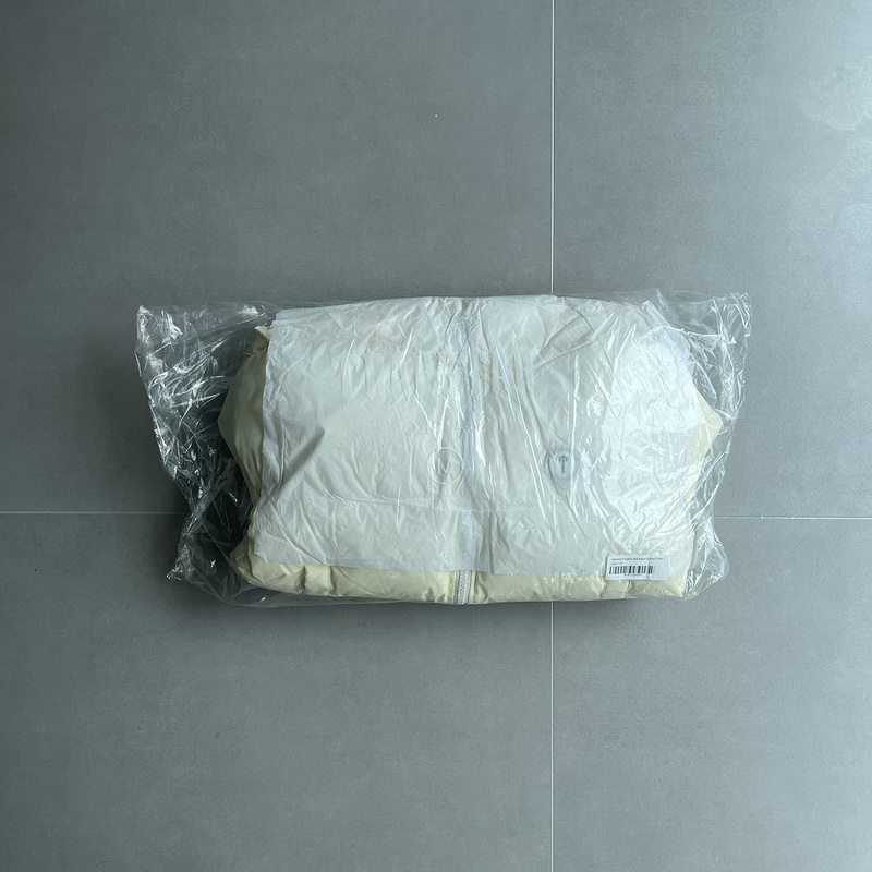 252¥ womens irongate detachable hooded puffer - cream | Yupoo - Image 4