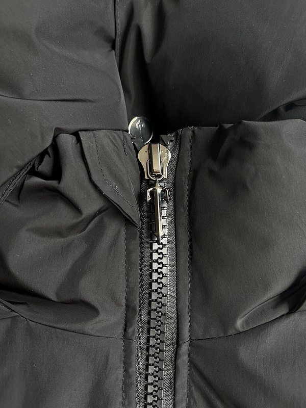 252¥ womens irongate detachable hooded puffer - black | Yupoo - Image 10