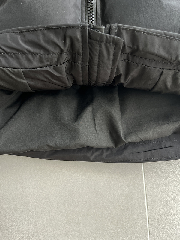 252¥ womens irongate detachable hooded puffer - black | Yupoo - Image 13