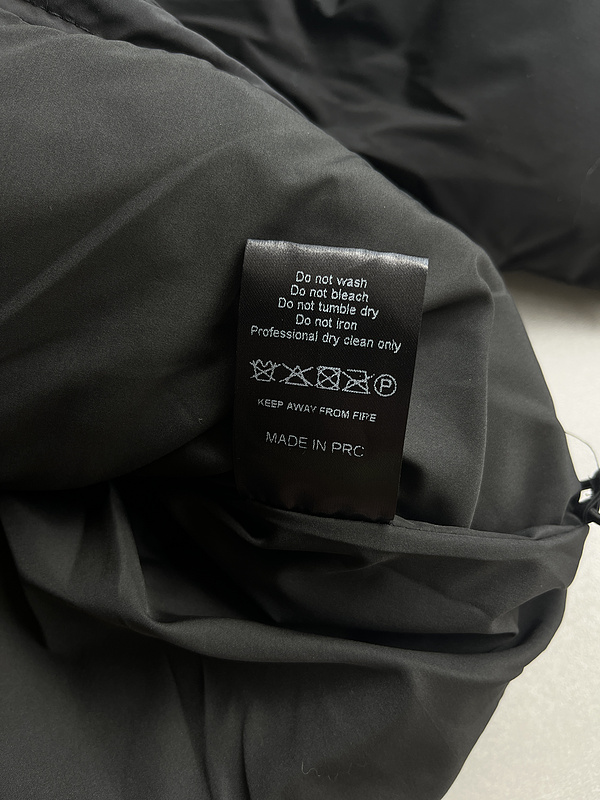252¥ womens irongate detachable hooded puffer - black | Yupoo - Image 18