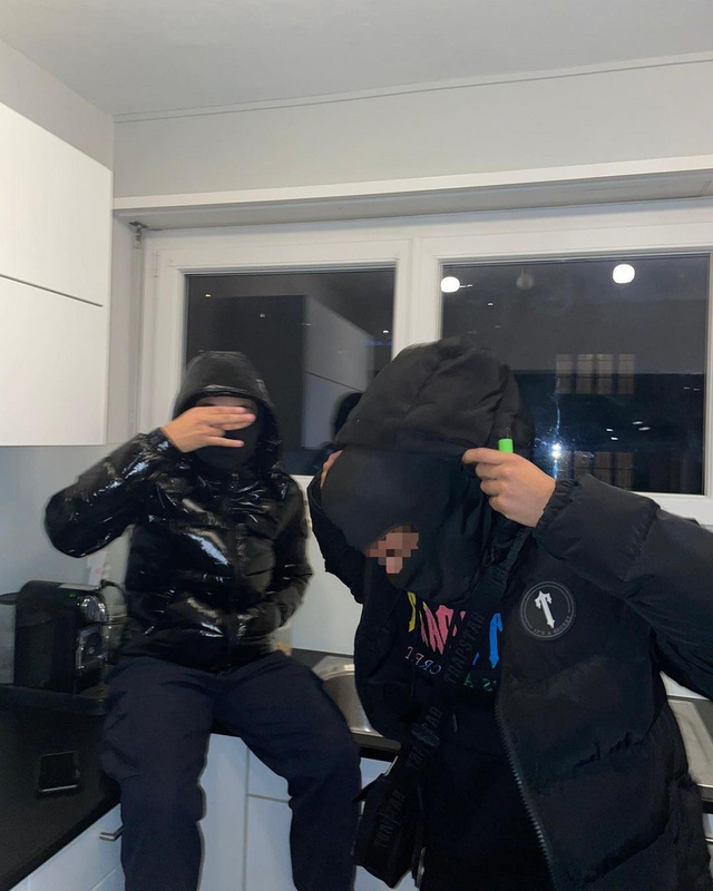 279¥   AW20 IRONGATE Hooded Quilted | Yupoo - Image 32