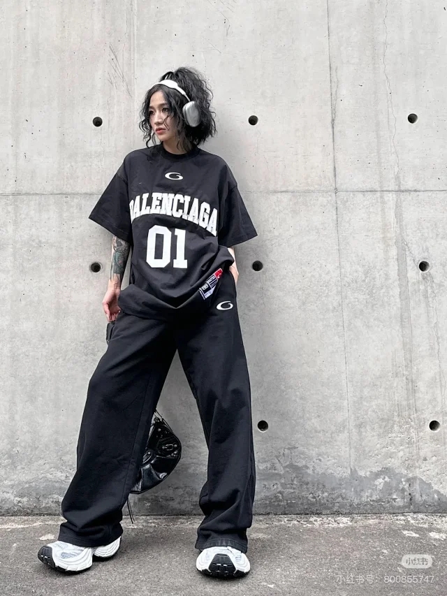 Balenciaga T - Image 2