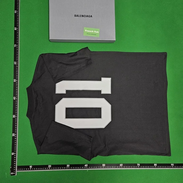 Balenciaga T - Image 16