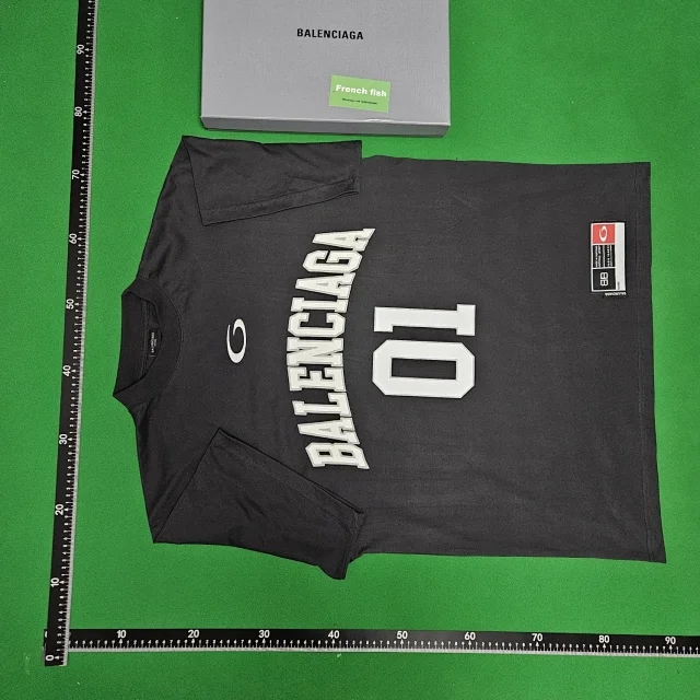 Balenciaga T - Image 15