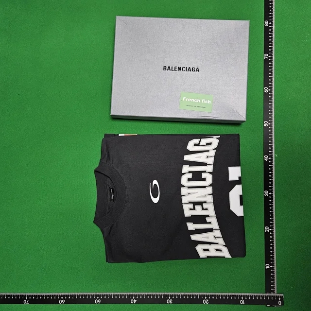 Balenciaga T - Image 17