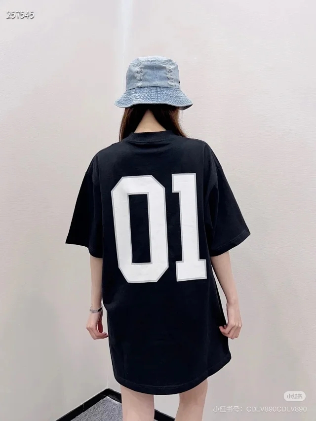 Balenciaga T - Image 20