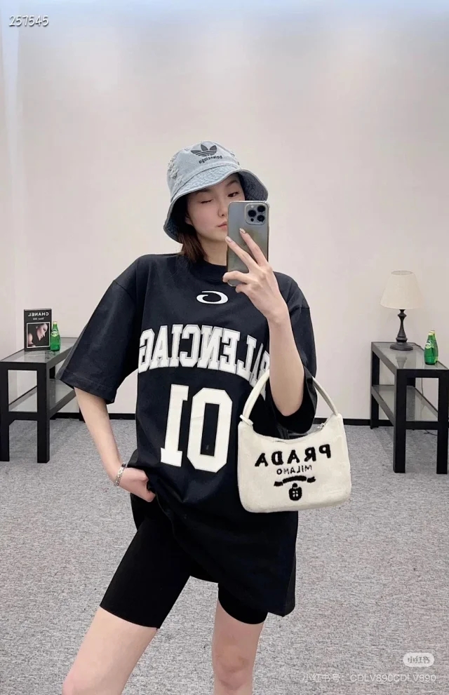 Balenciaga T - Image 21