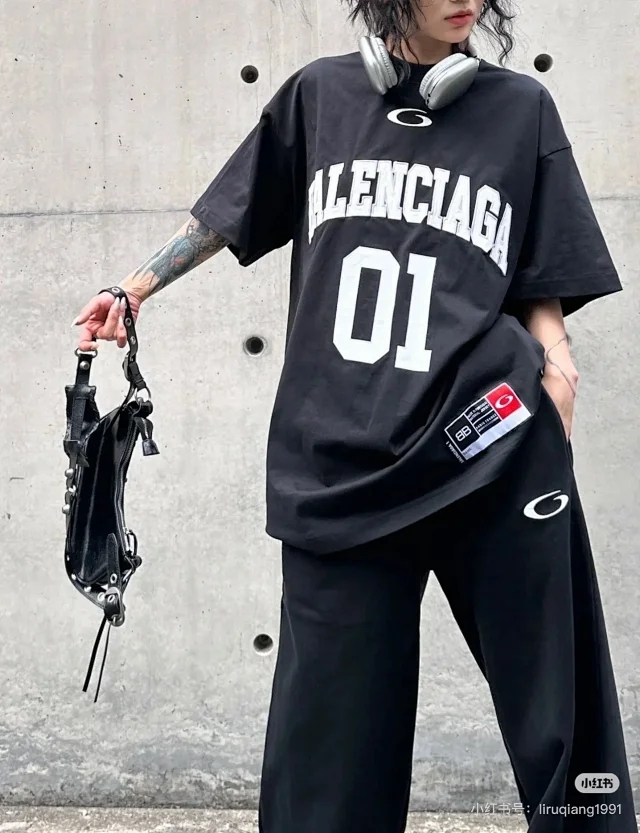 Balenciaga T - Image 22