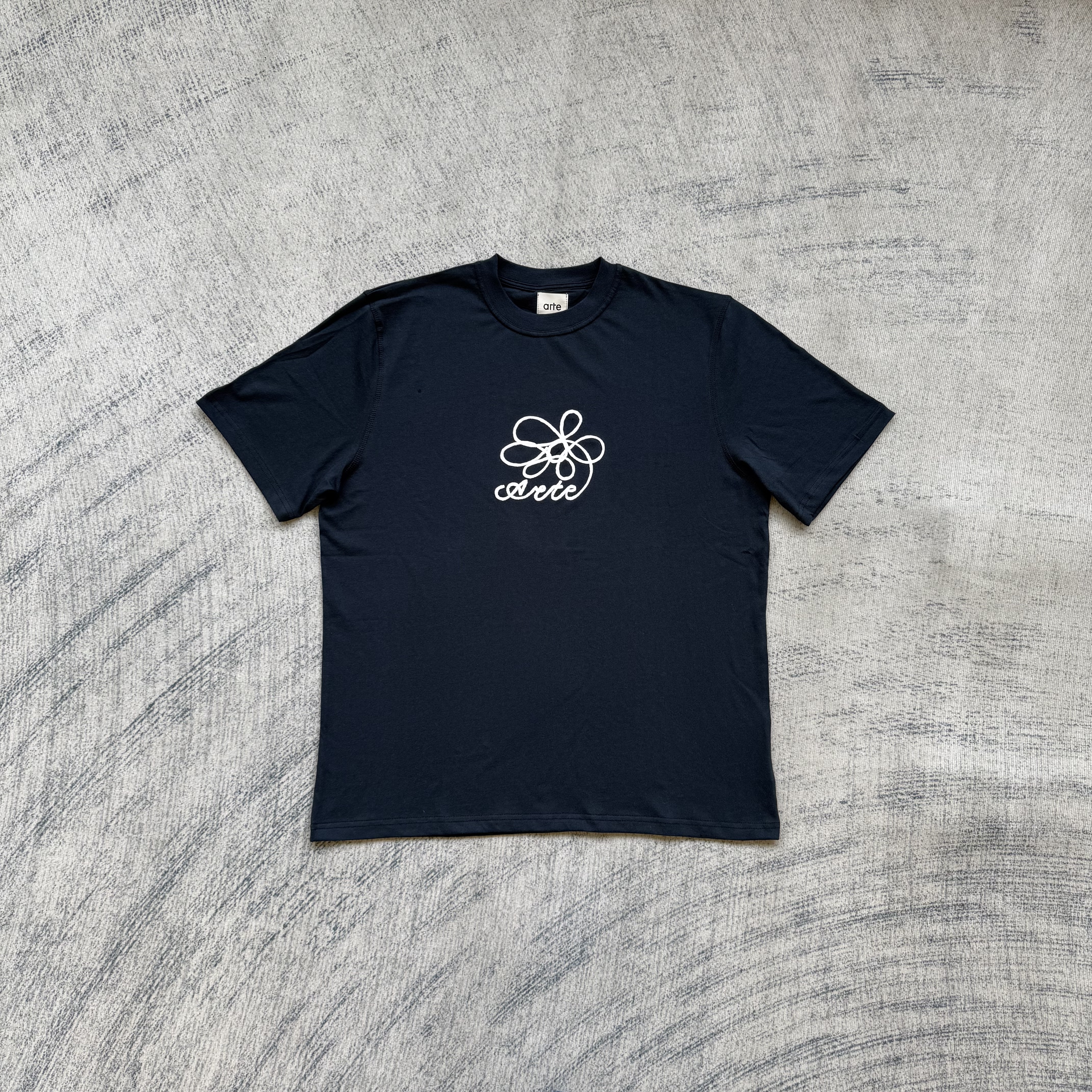 Arte Flower Embroidery T-shirt - Navy
