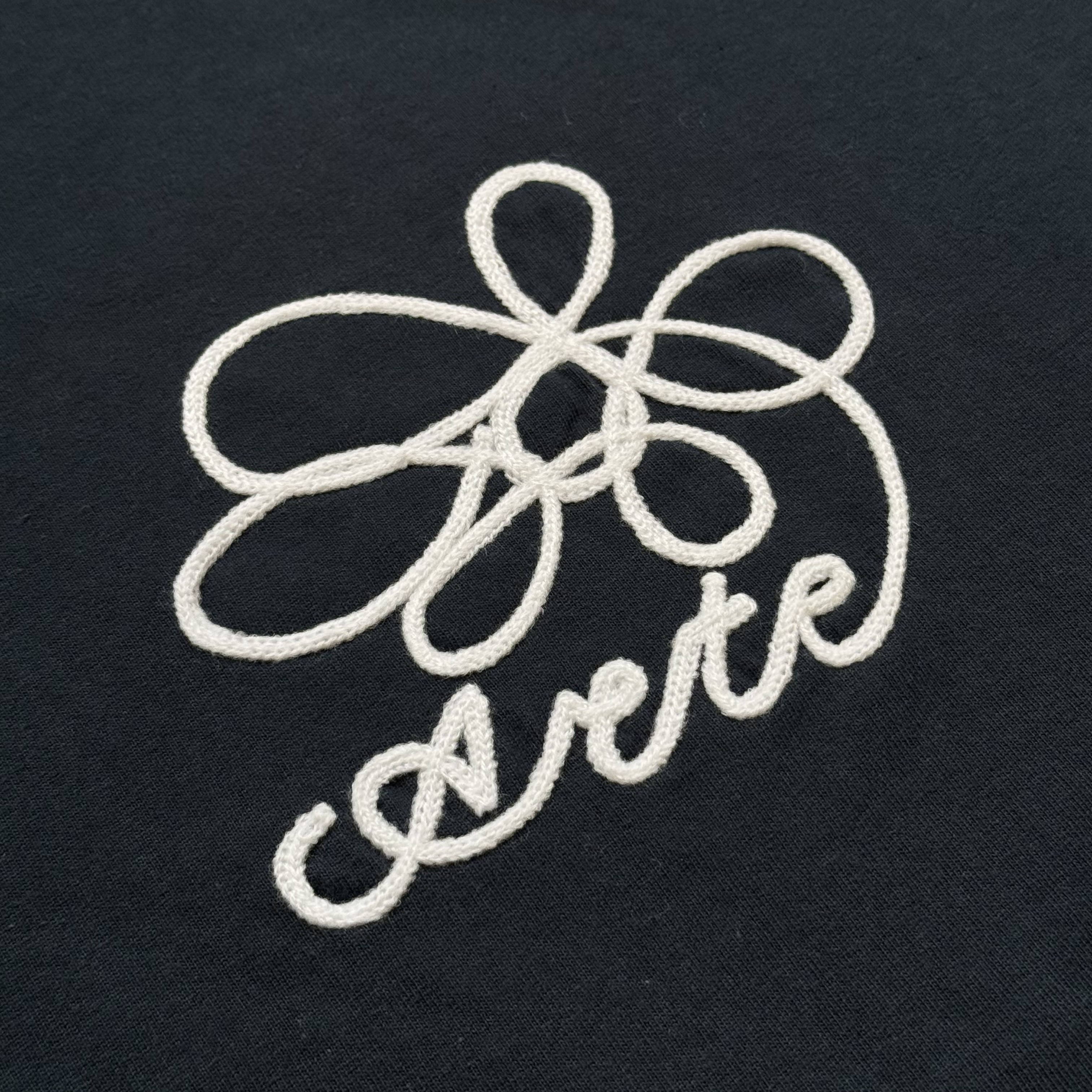 Arte Flower Embroidery T-shirt - Navy - Image 3