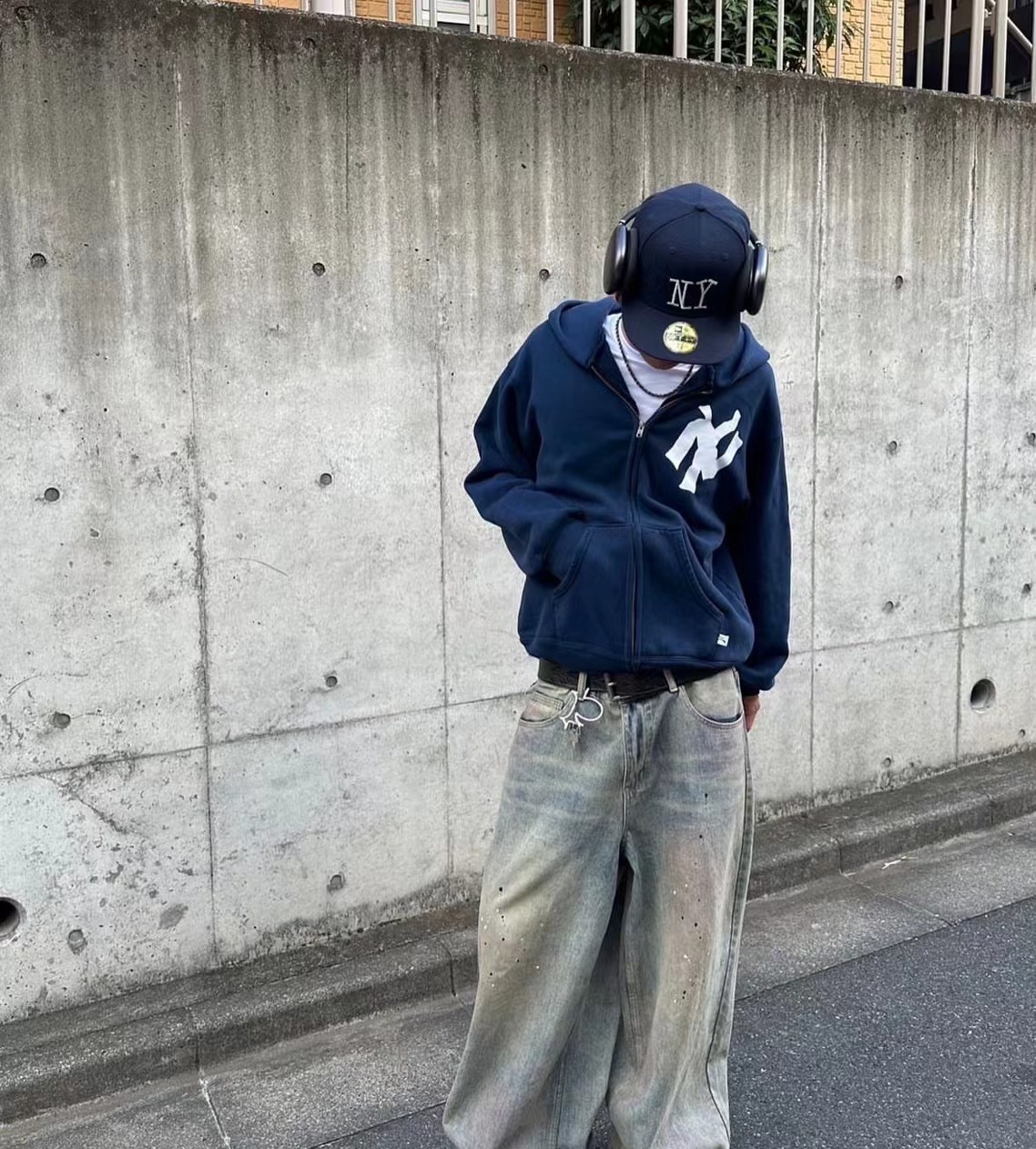 Akimbo club zip up hoodie - Image 7